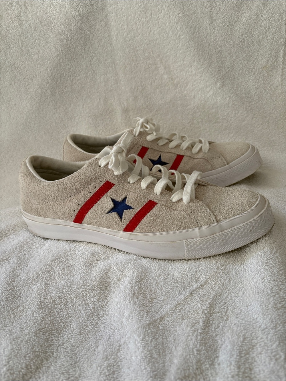 Converse Low-Top Suede Sneakers in Off-White with Red Stripes and Blue Star